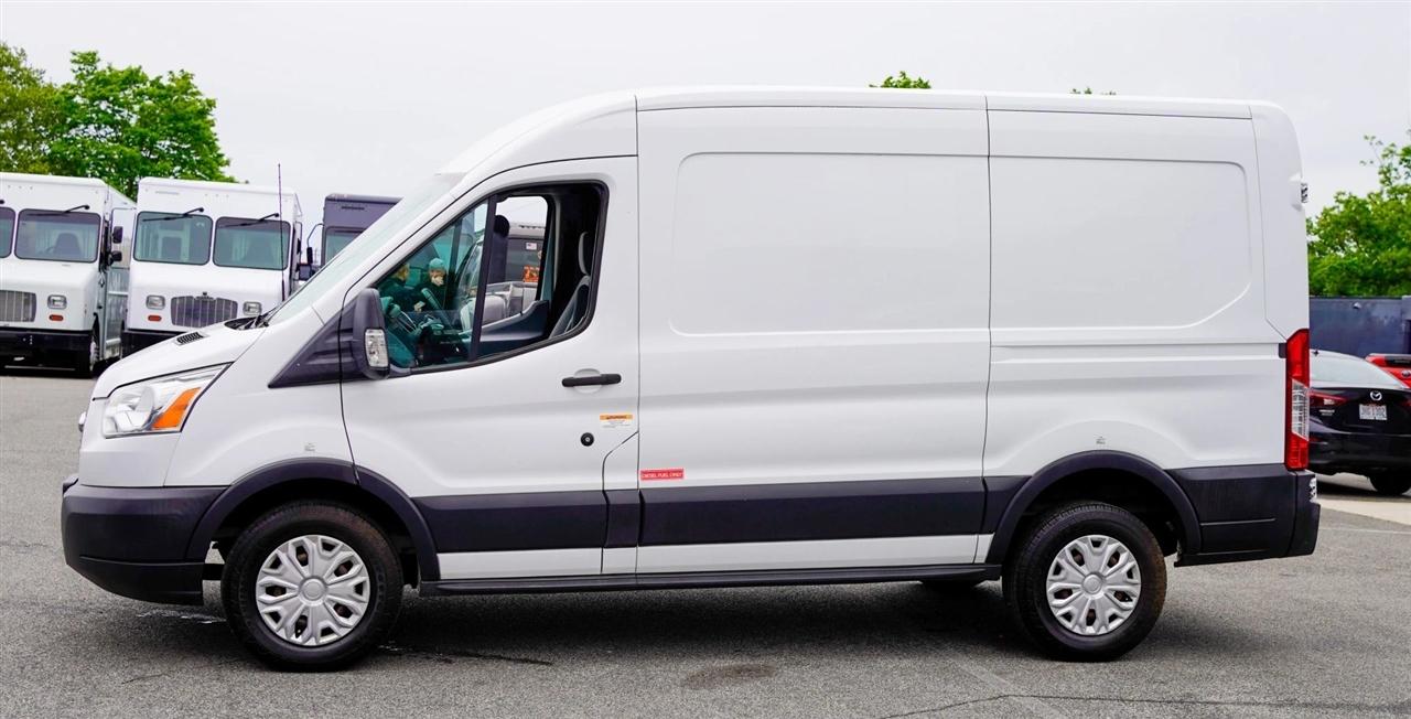 Ford Transit 250 Van Med. Roof w/Sliding Pass. 130-in. WB 2018