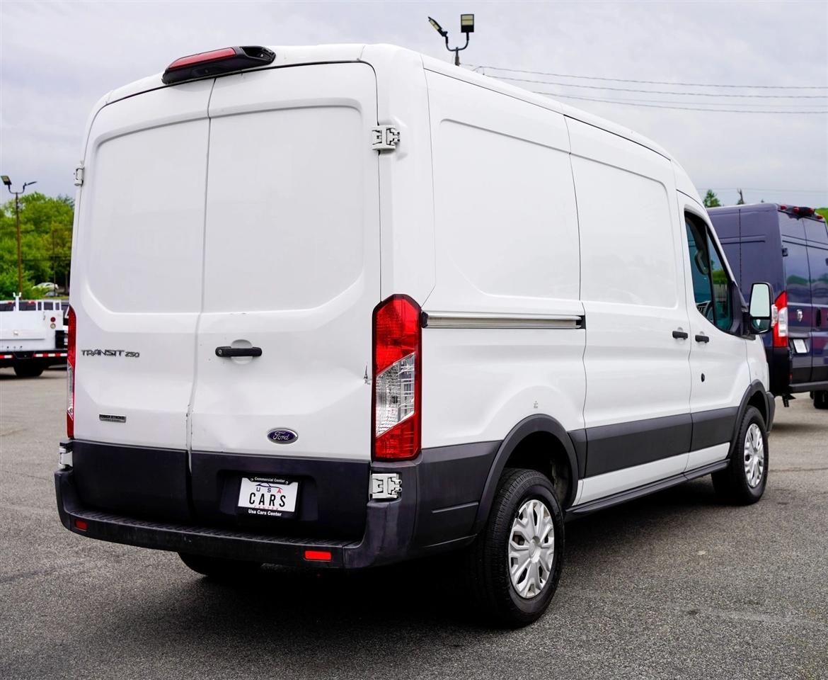 Ford Transit 250 Van Med. Roof w/Sliding Pass. 130-in. WB 2018