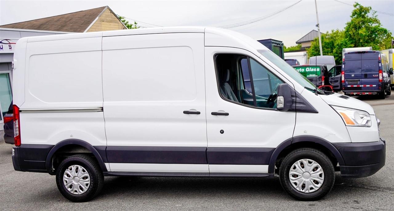 Ford Transit 250 Van Med. Roof w/Sliding Pass. 130-in. WB 2018