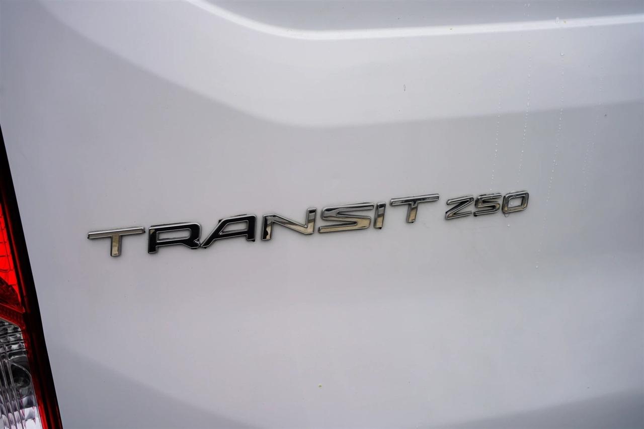 Ford Transit 250 Van Med. Roof w/Sliding Pass. 130-in. WB 2018