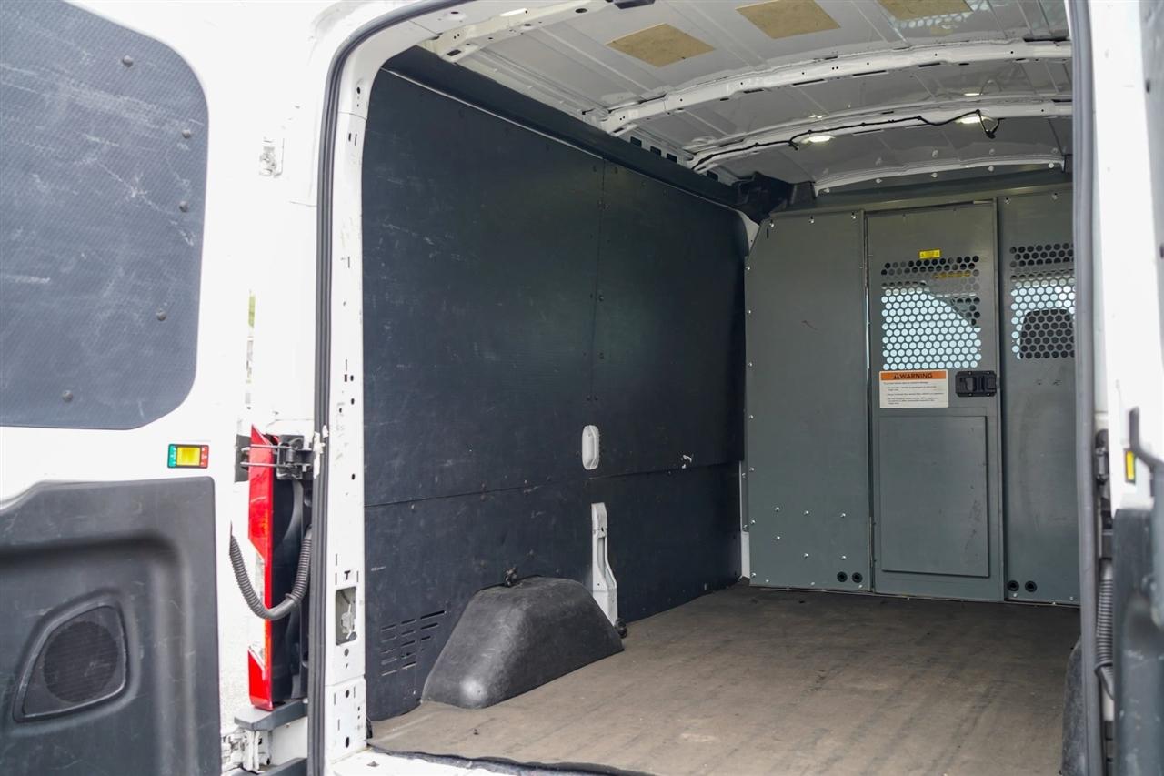 Ford Transit 250 Van Med. Roof w/Sliding Pass. 130-in. WB 2018