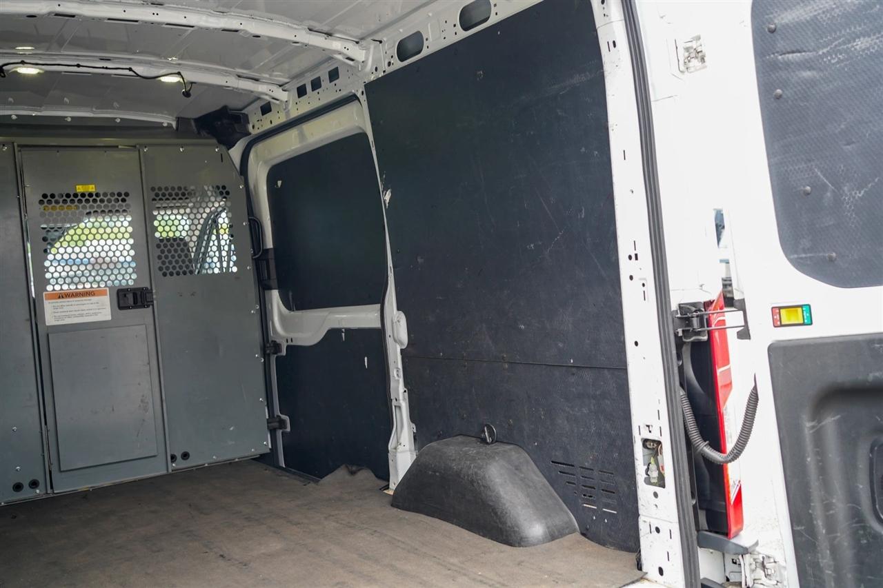 Ford Transit 250 Van Med. Roof w/Sliding Pass. 130-in. WB 2018