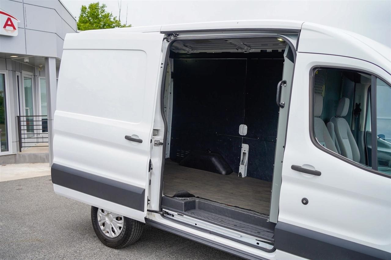 Ford Transit 250 Van Med. Roof w/Sliding Pass. 130-in. WB 2018
