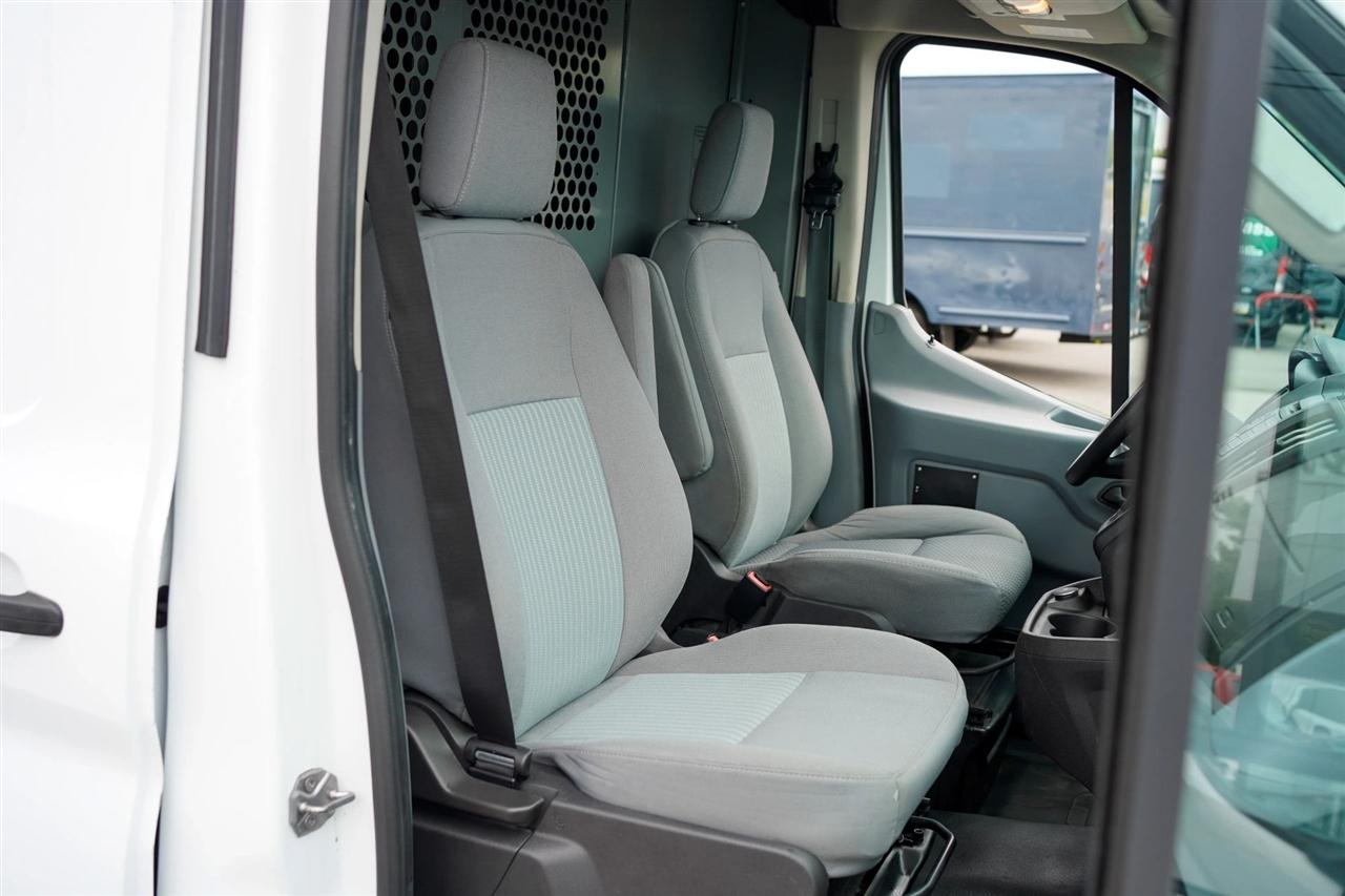 Ford Transit 250 Van Med. Roof w/Sliding Pass. 130-in. WB 2018