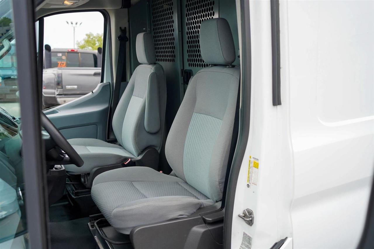Ford Transit 250 Van Med. Roof w/Sliding Pass. 130-in. WB 2018