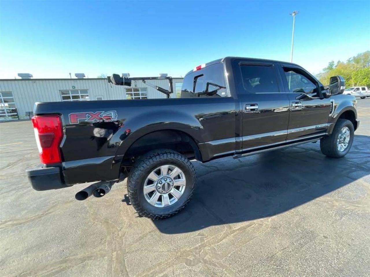 Ford F-250 SD Lariat Crew Cab 4WD 2019