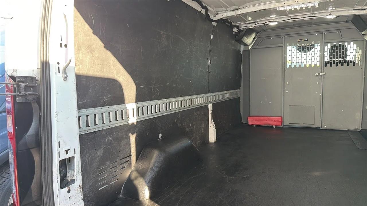 Ford Transit 250 Van Low Roof w/Sliding Pass. 130-in. WB 2021