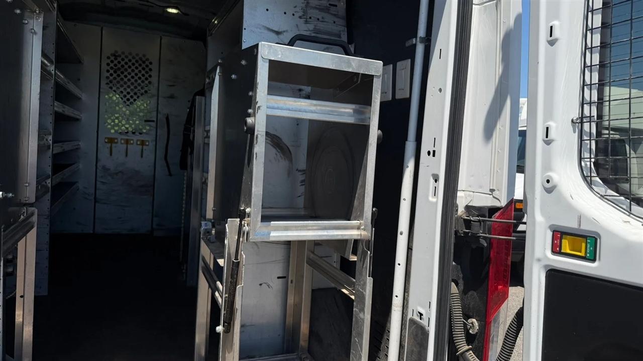 Ford Transit 250 Van Med. Roof w/Sliding Pass. 148-in. WB 2017