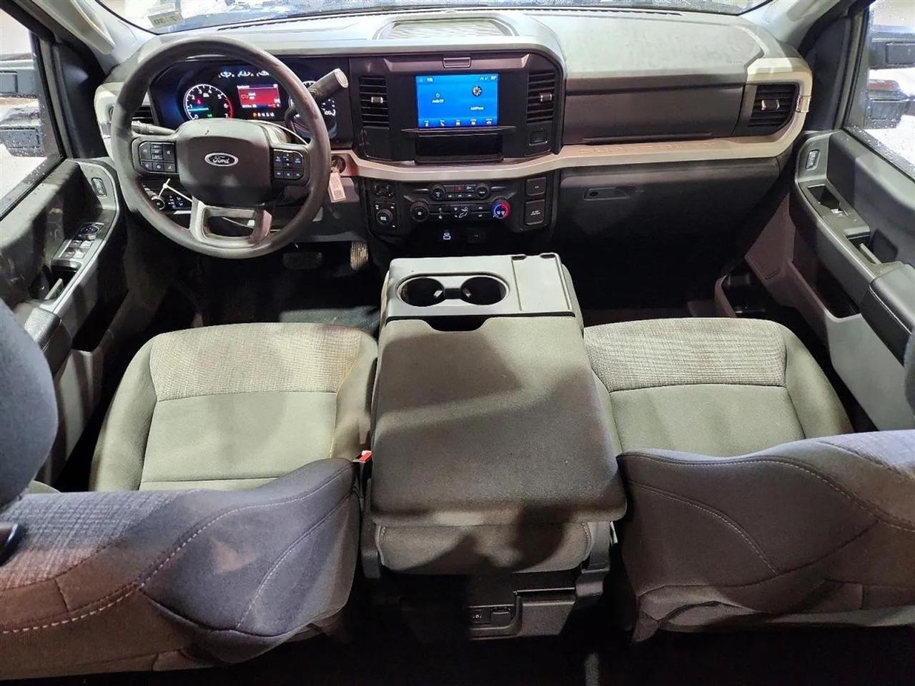 Ford F-250 SD XLT Crew Cab 4WD 2025
