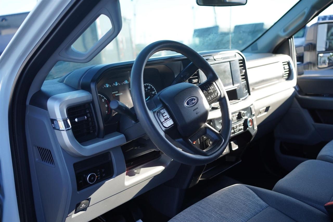 Ford F-250 SD XLT Crew Cab 4WD 2025