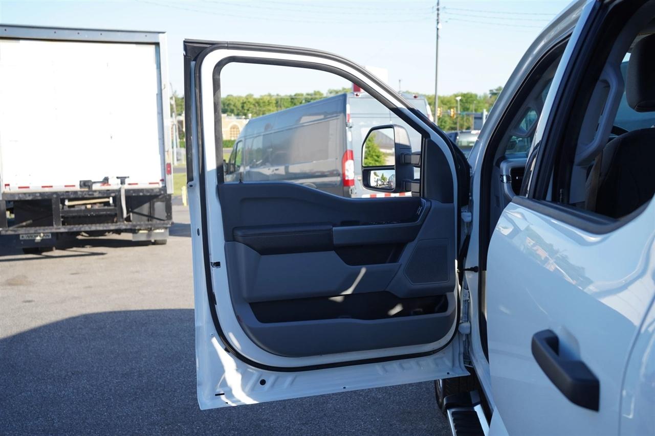 Ford F-250 SD XLT Crew Cab 4WD 2025