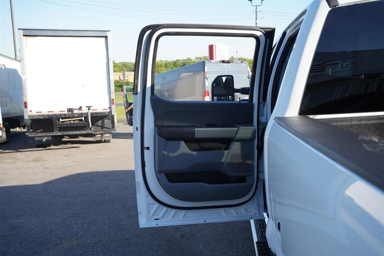 Ford F-250 SD XLT Crew Cab 4WD 2025