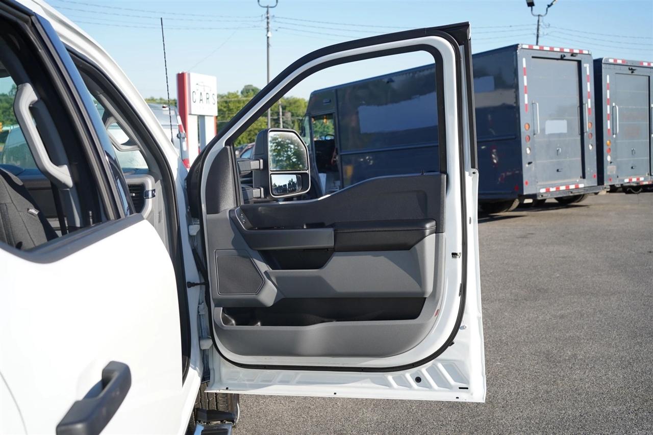 Ford F-250 SD XLT Crew Cab 4WD 2025