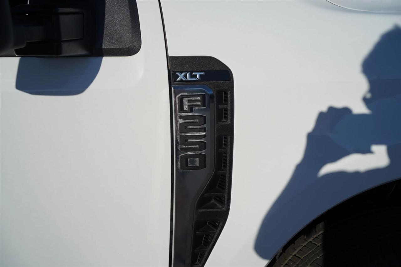 Ford F-250 SD XLT Crew Cab 4WD 2025