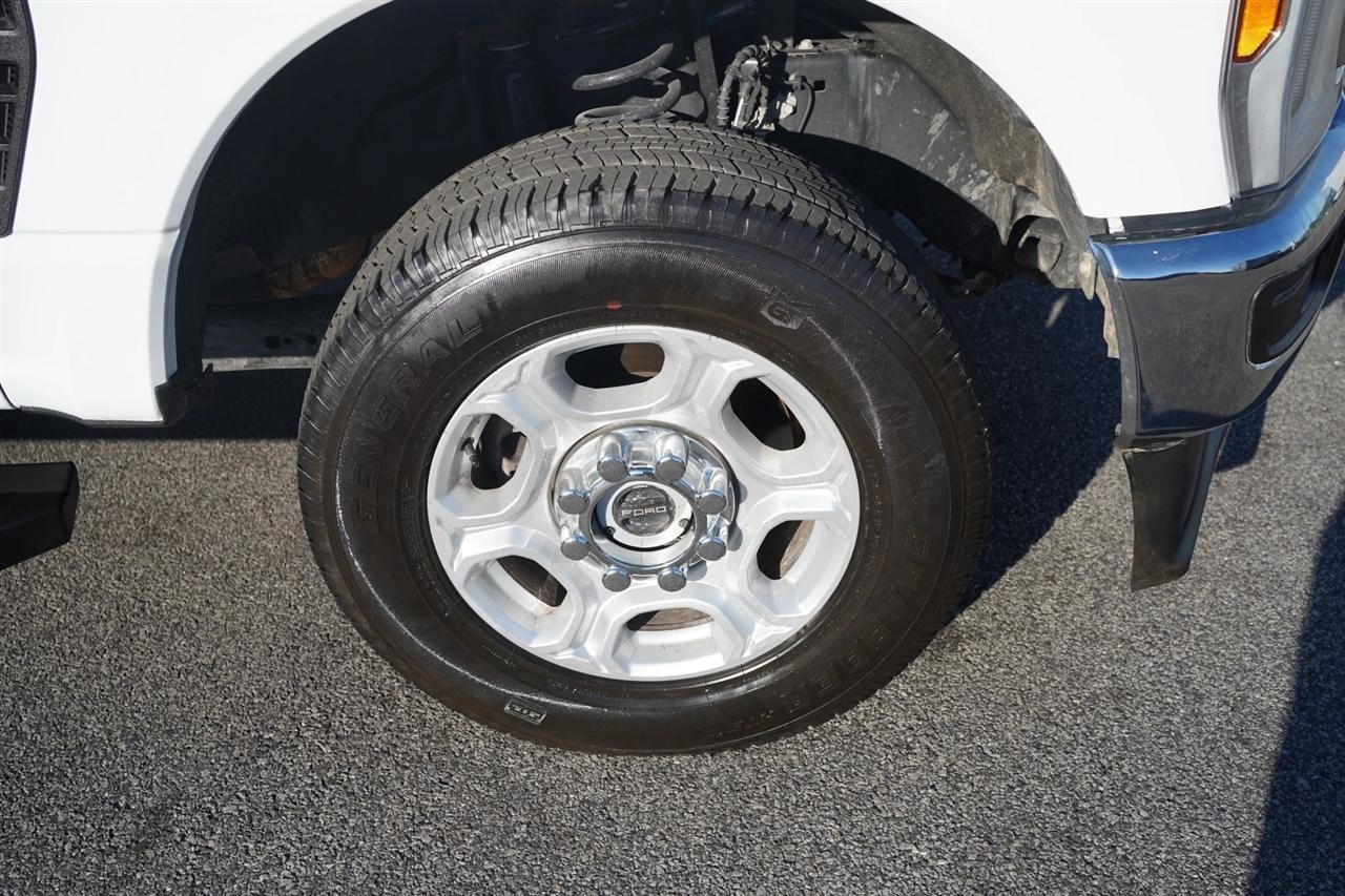 Ford F-250 SD XLT Crew Cab 4WD 2025