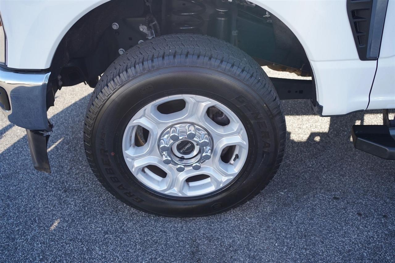 Ford F-250 SD XLT Crew Cab 4WD 2025