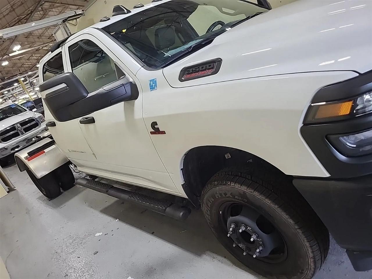 RAM 3500 Tradesman Crew Cab 4WD DRW 2025