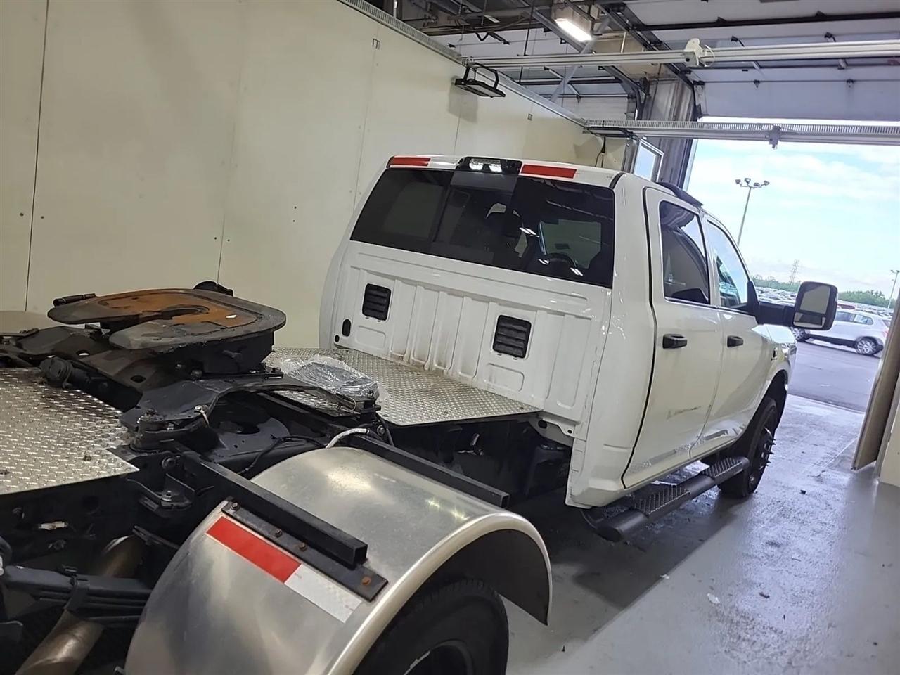 RAM 3500 Tradesman Crew Cab 4WD DRW 2025