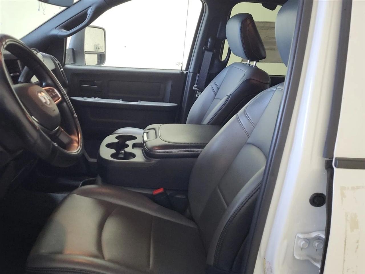 RAM 3500 Tradesman Crew Cab 4WD DRW 2025