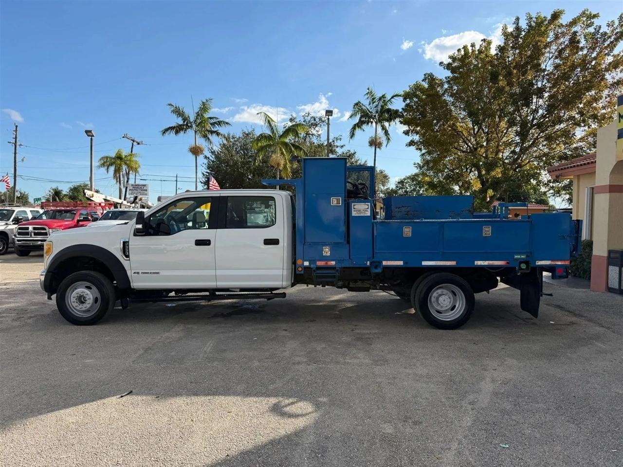 Ford F-550 Crew Cab DRW 2WD 2017