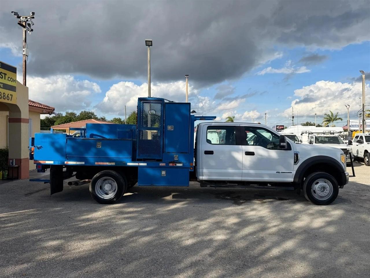 Ford F-550 Crew Cab DRW 2WD 2017