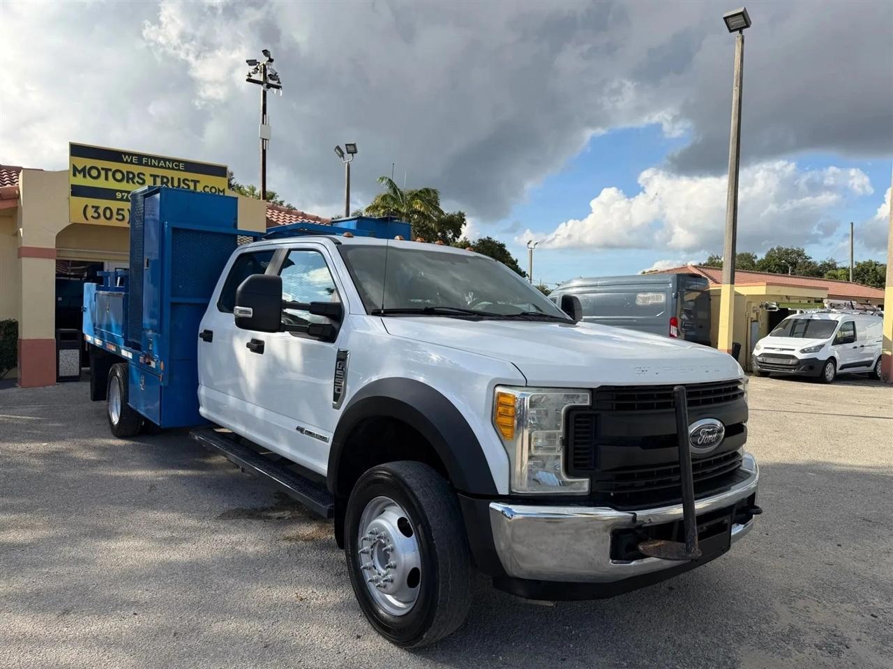 Ford F-550 Crew Cab DRW 2WD 2017