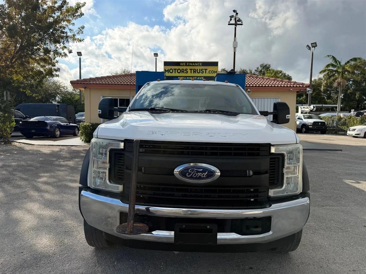 Ford F-550 Crew Cab DRW 2WD 2017