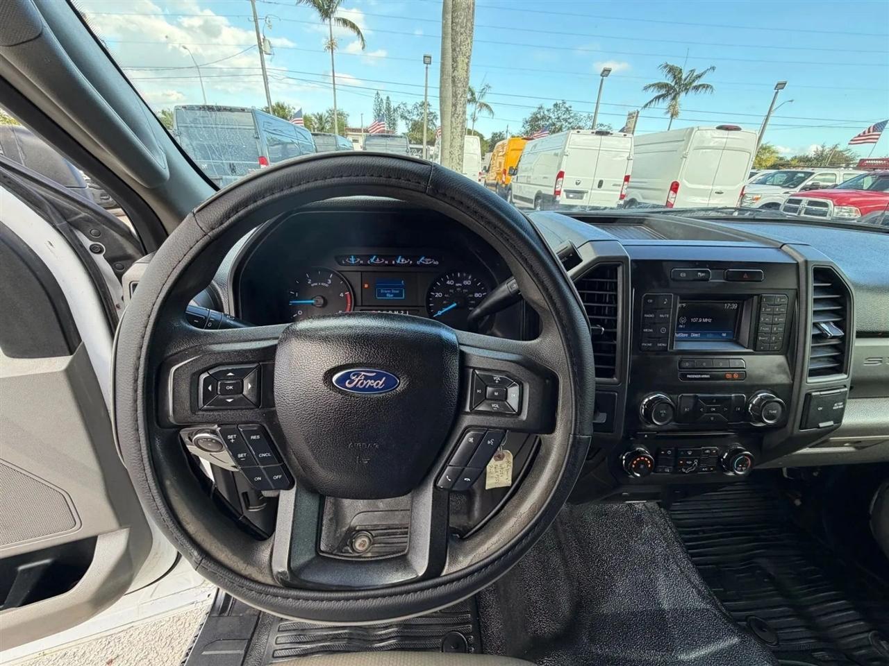 Ford F-550 Crew Cab DRW 2WD 2017