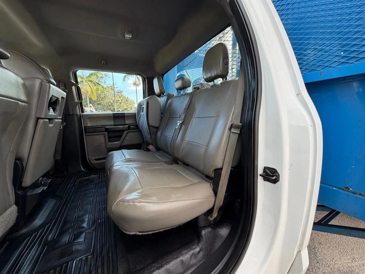 Ford F-550 Crew Cab DRW 2WD 2017