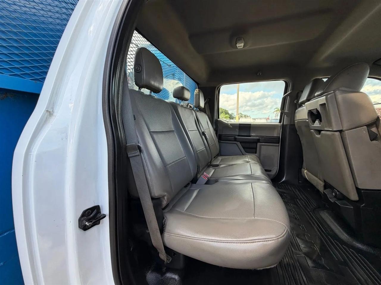 Ford F-550 Crew Cab DRW 2WD 2017
