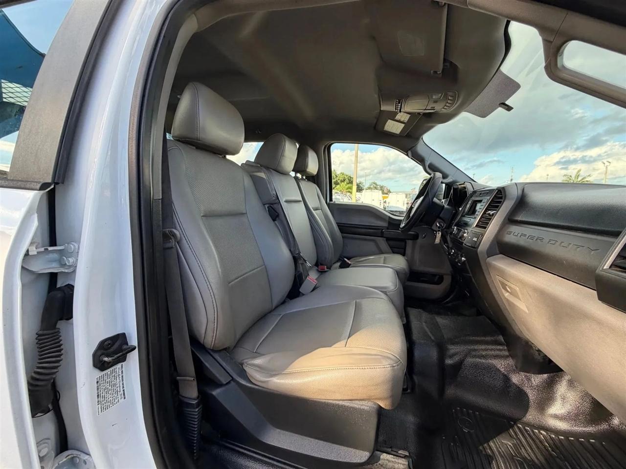 Ford F-550 Crew Cab DRW 2WD 2017