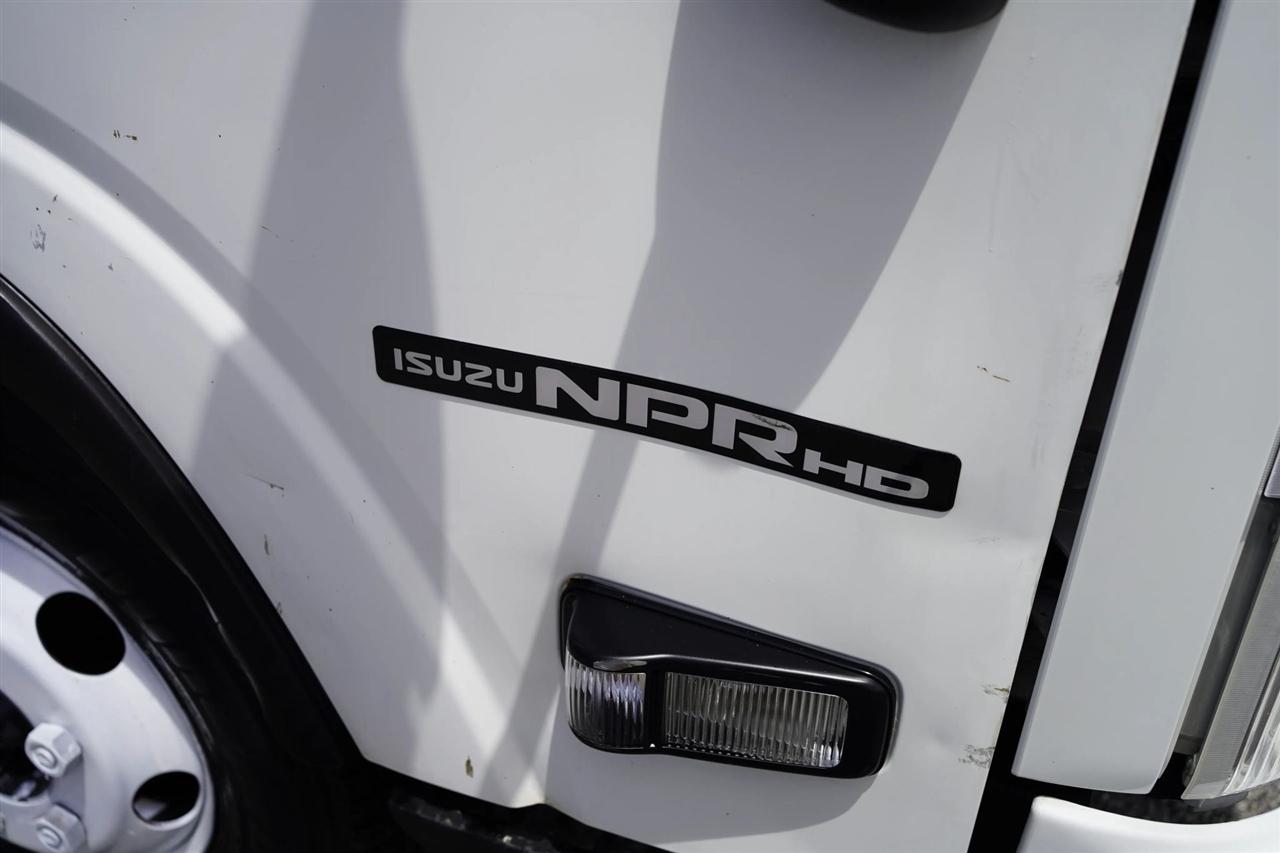Isuzu NPR  2019