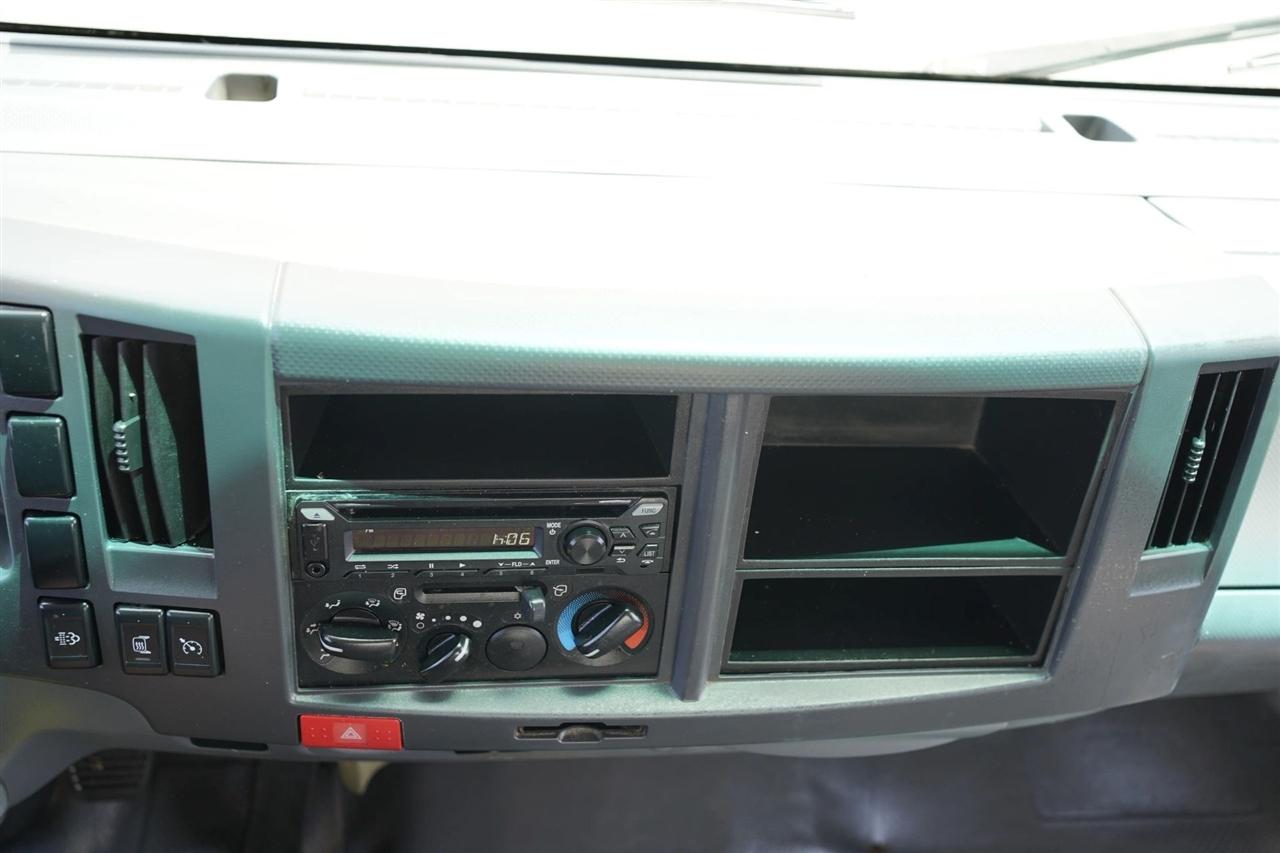 Isuzu NPR  2019
