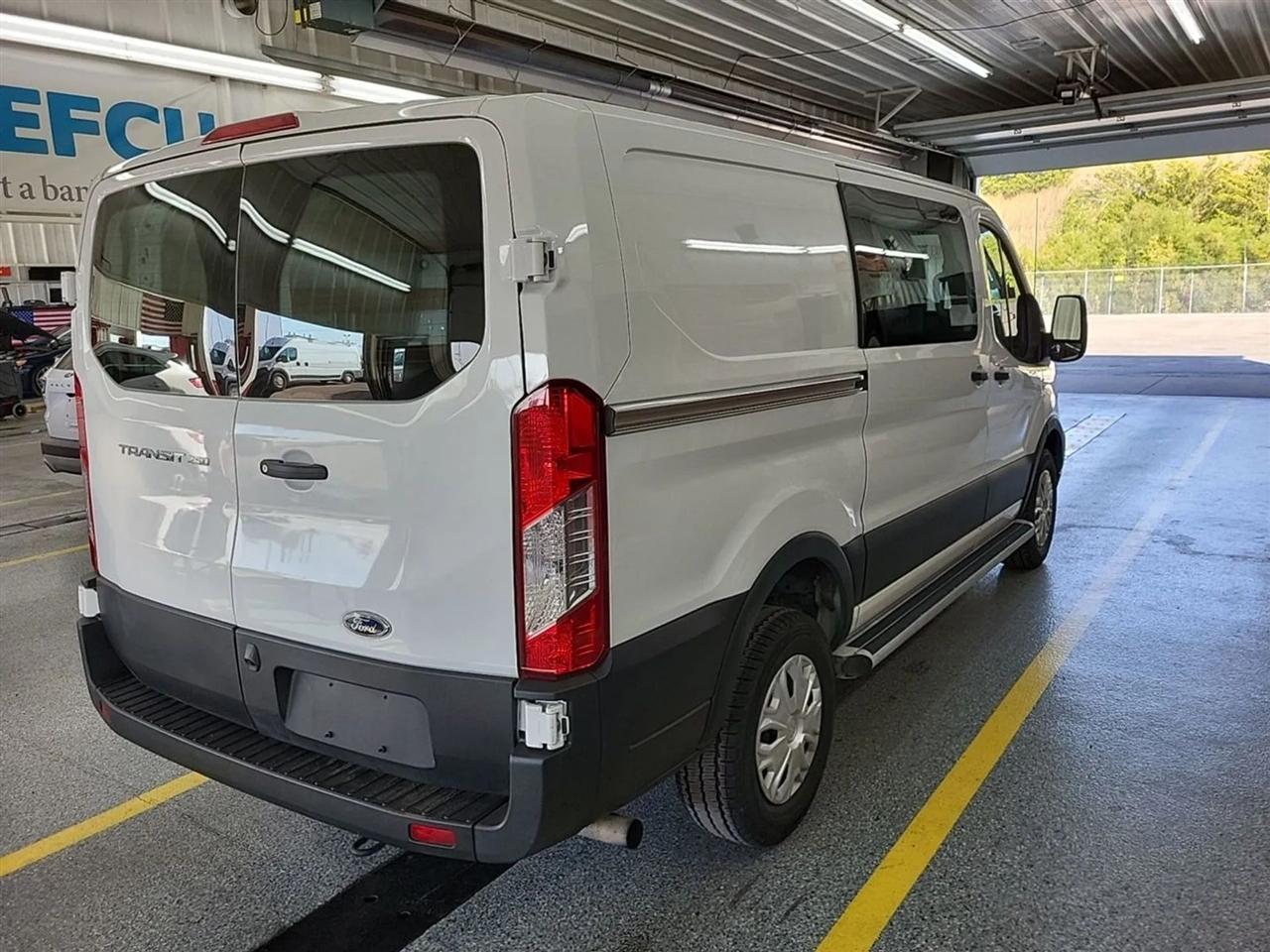 Ford Transit 250 Van 2024