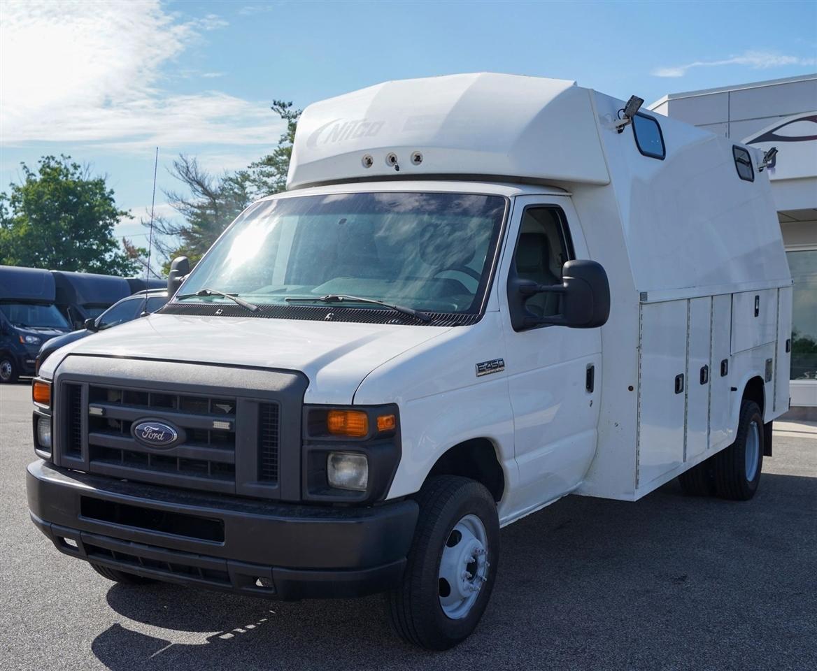 2016 Ford E-Series's photo