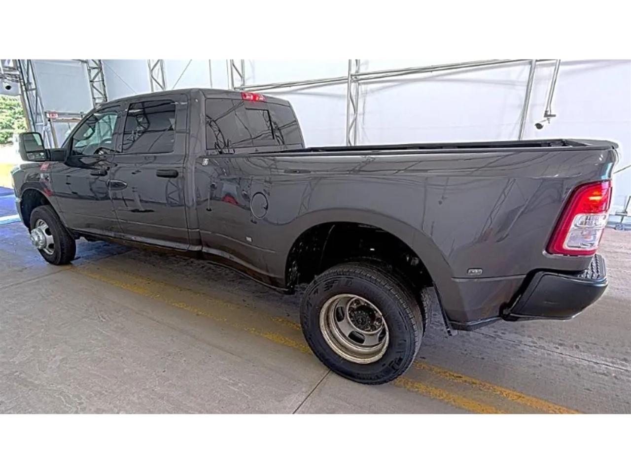 RAM 3500 Tradesman Crew Cab 4WD DRW 2024