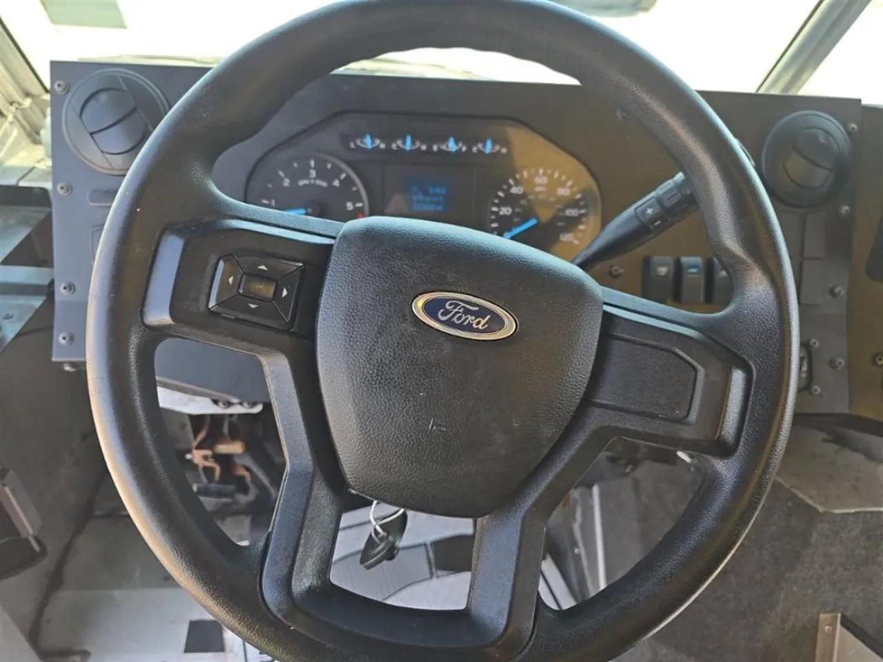 Ford E450 Super Duty No data 2023