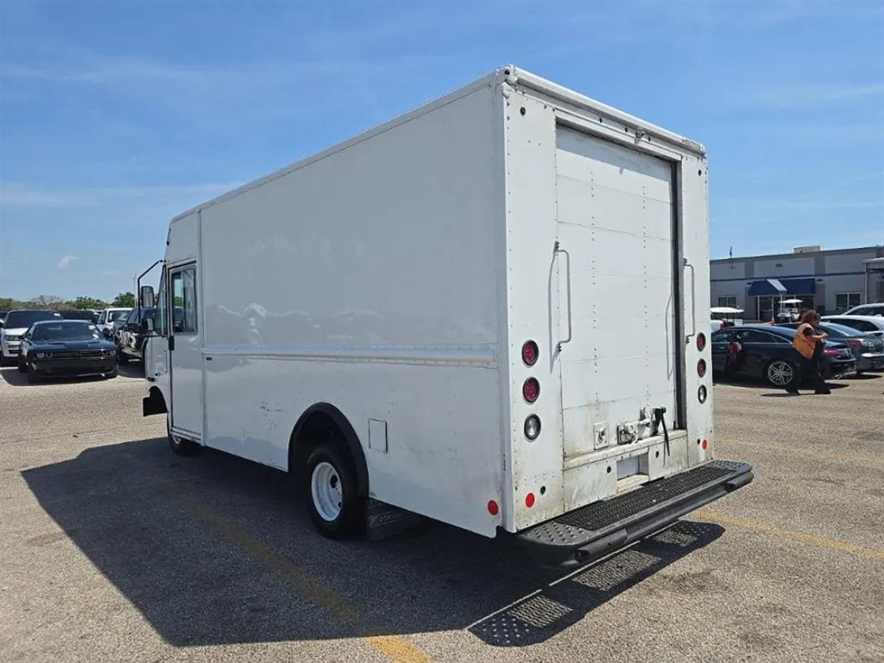 Ford E450 Super Duty No data 2023