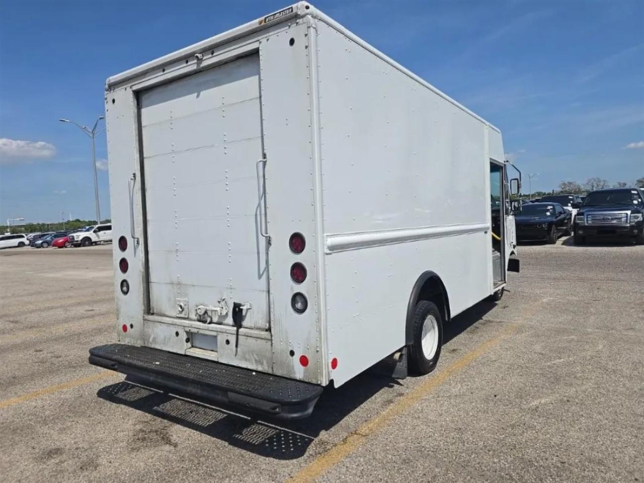 Ford E450 Super Duty No data 2023