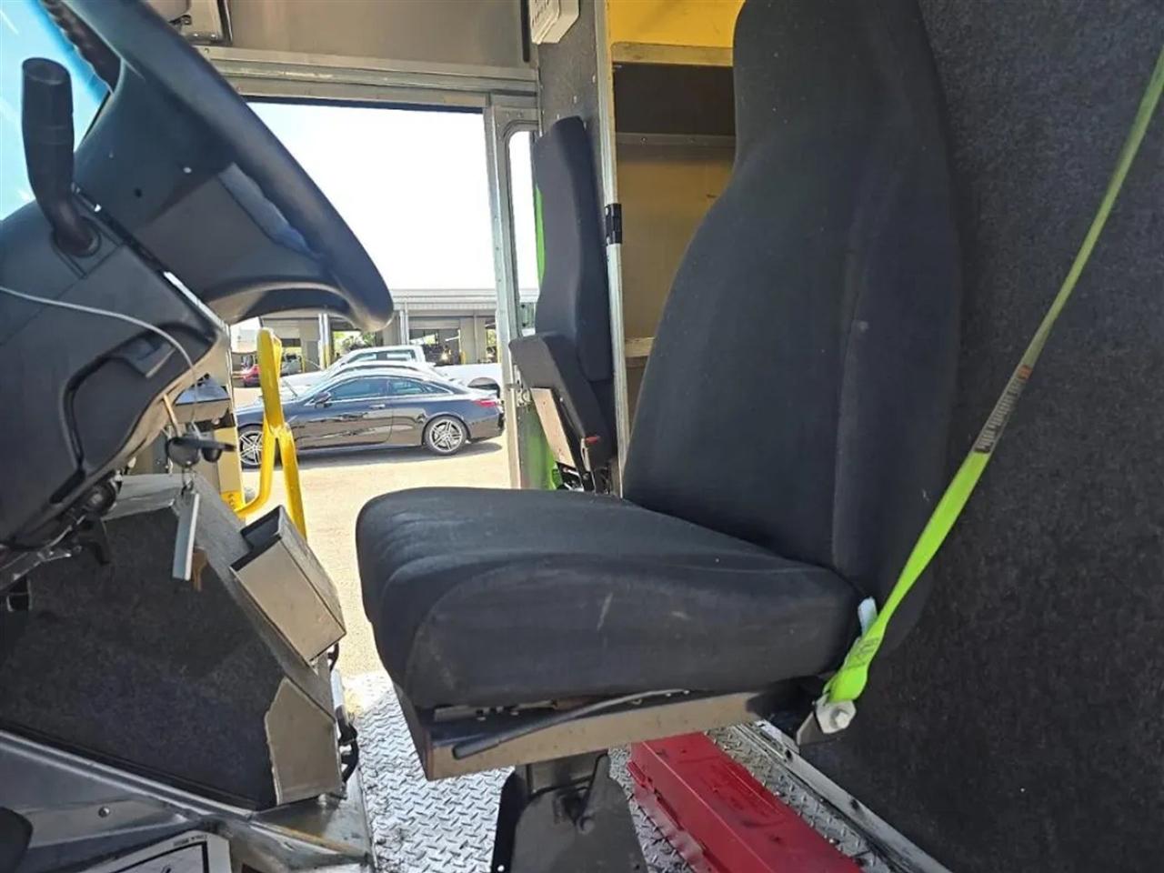 Ford E450 Super Duty No data 2023