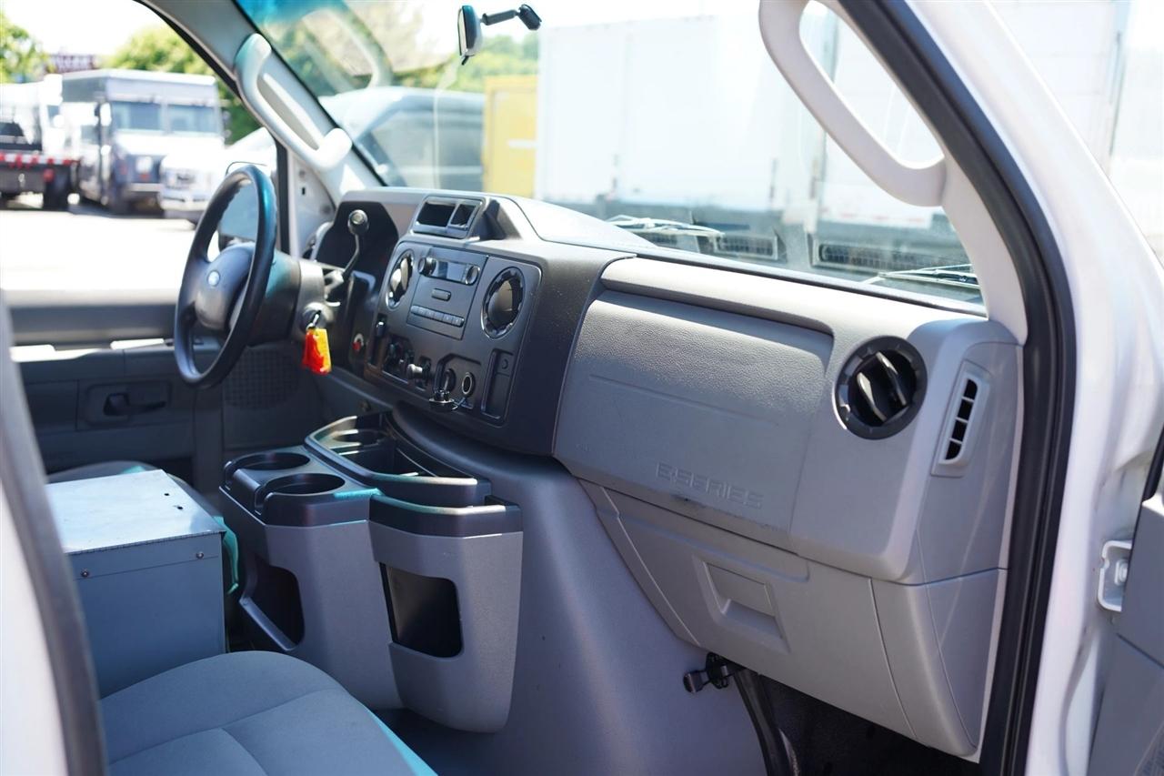 Ford Econoline E-250 2011