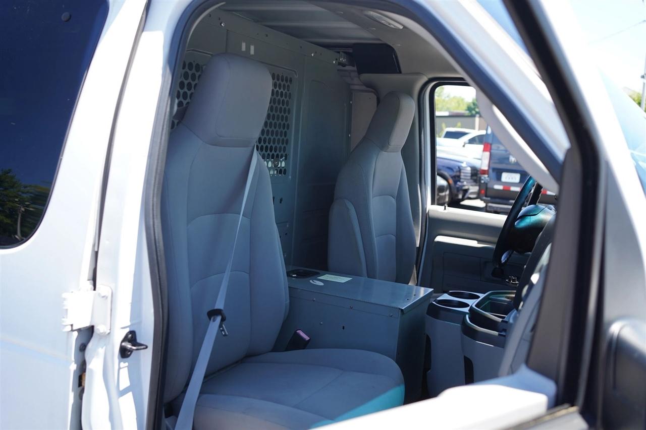Ford Econoline E-250 2011