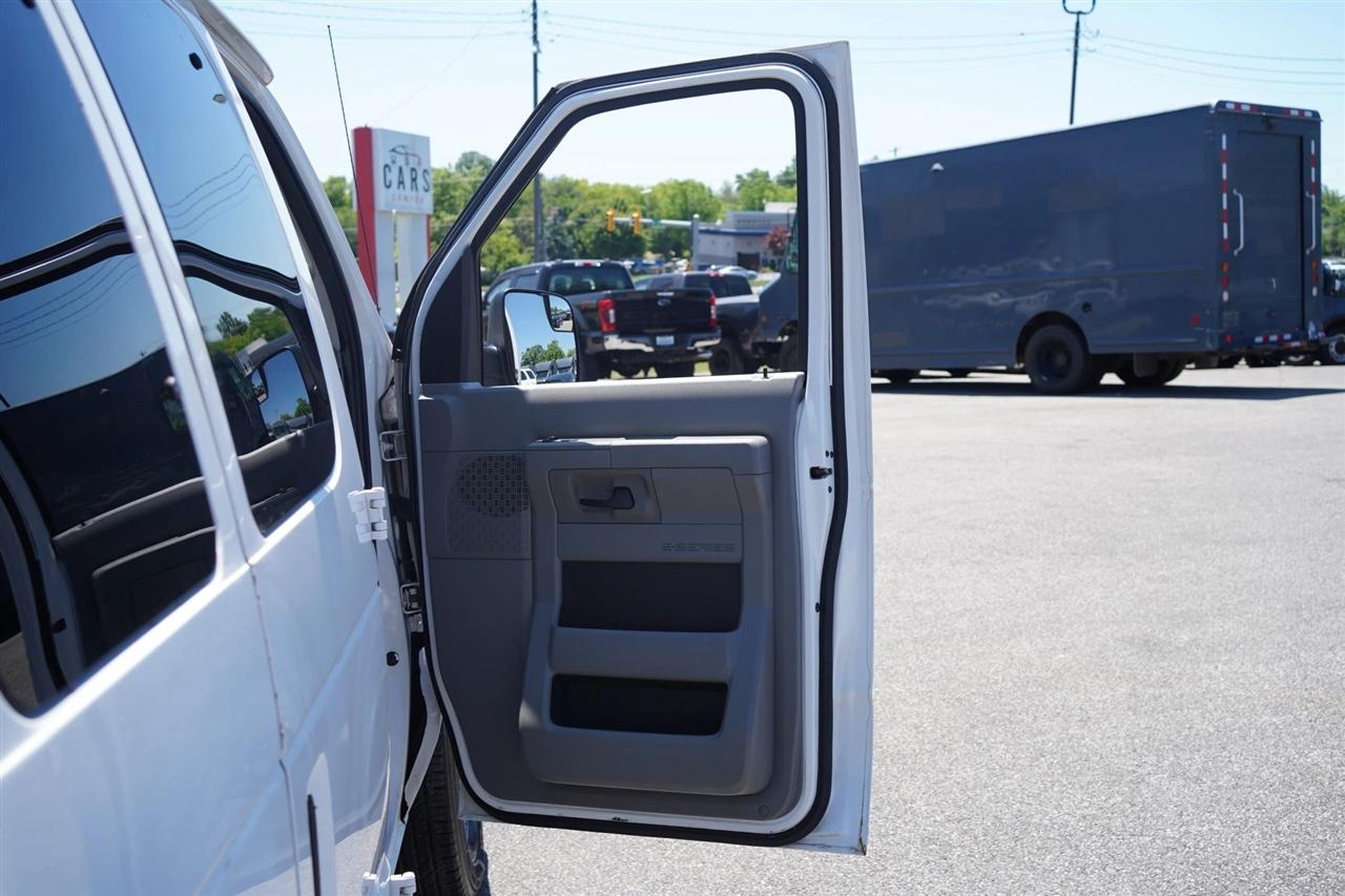 Ford Econoline E-250 2011