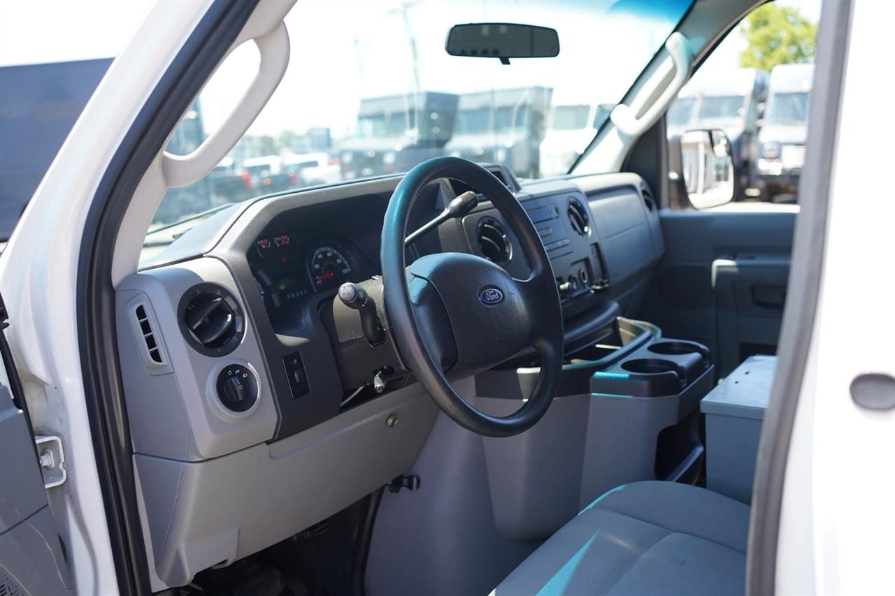 Ford Econoline E-250 2011