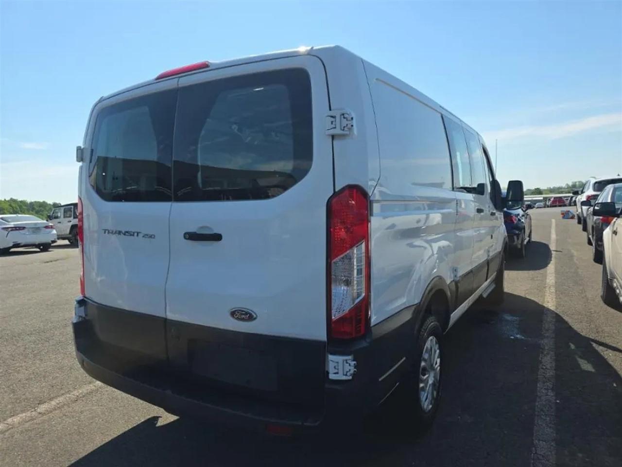 Ford Transit 250 Van Low Roof 60/40 Pass.130-in. WB 2018