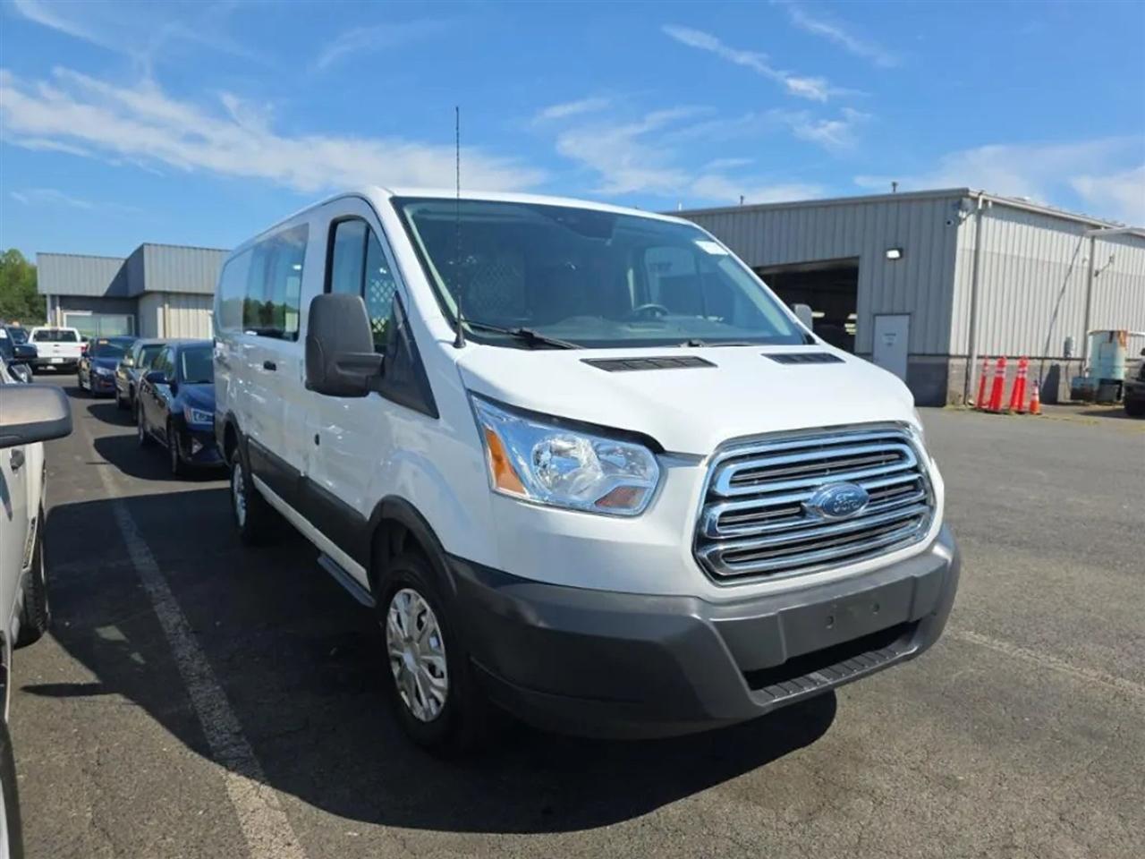 Ford Transit 250 Van Low Roof 60/40 Pass.130-in. WB 2018