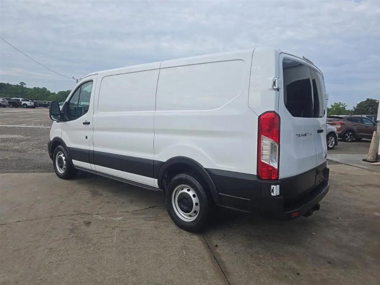 Ford Transit 150 Van Low Roof w/Sliding Pass. 130-in. WB 2022