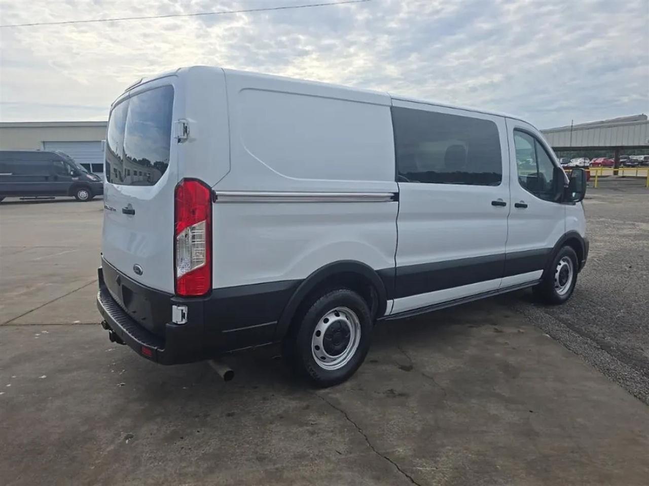 Ford Transit 150 Van Low Roof w/Sliding Pass. 130-in. WB 2022