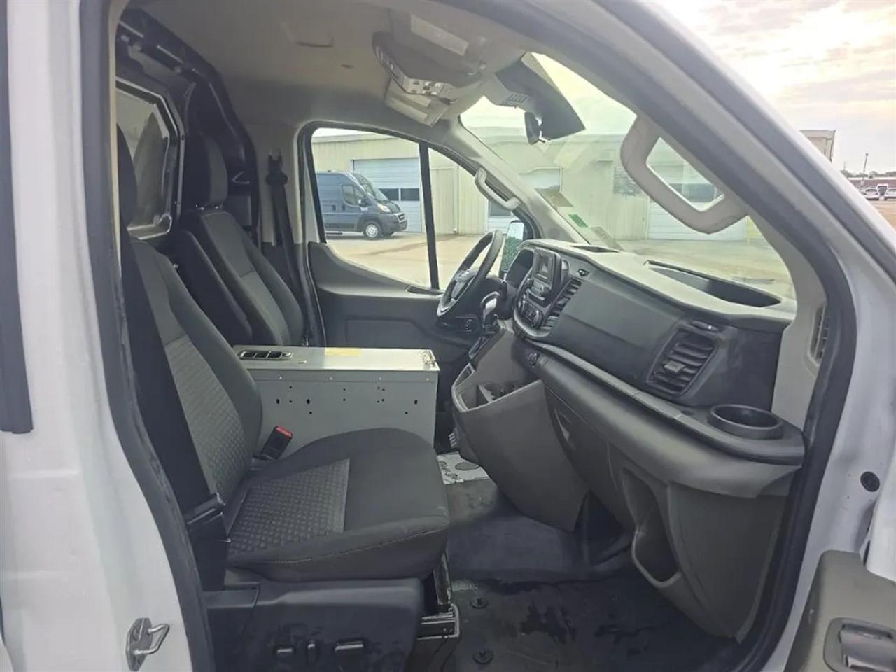 Ford Transit 150 Van Low Roof w/Sliding Pass. 130-in. WB 2022