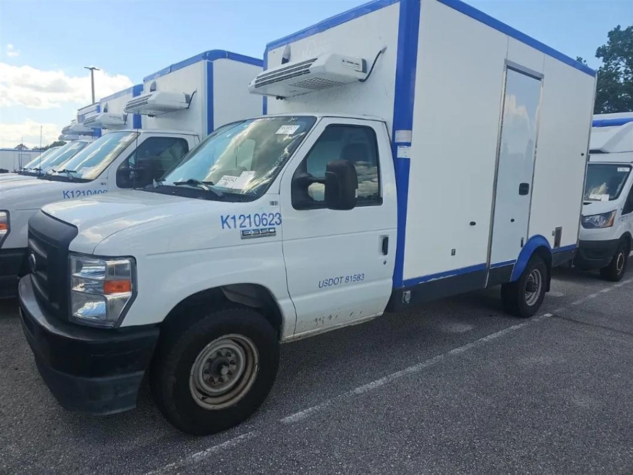 Ford Econoline E-350 Super Duty 2024